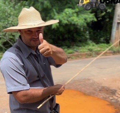 Após se maquiar de palhaço, vereador se passa por pescador para fazer denúncia