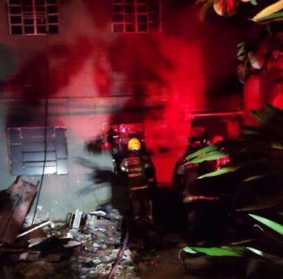 BH: incêndio destrói escola no bairro Floramar; idosa de 90 anos é resgatada pelos bombeiros
