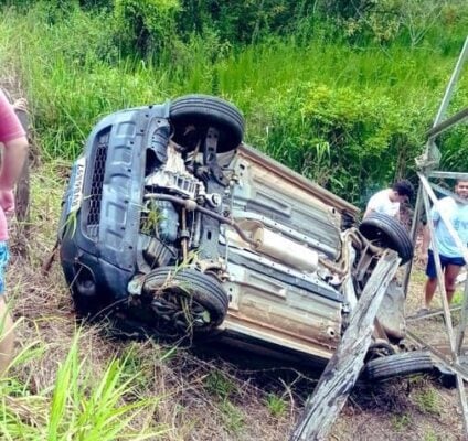 BR-381: carro capota entre Sabará e Ravena