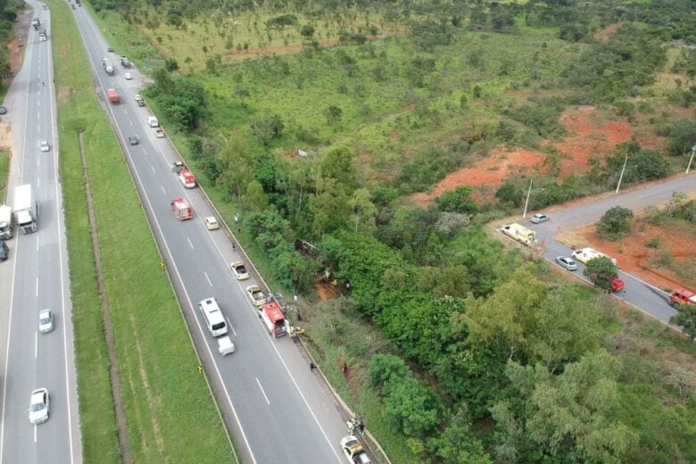 Acidente com micro-ônibus deixa três mortos na BR-040