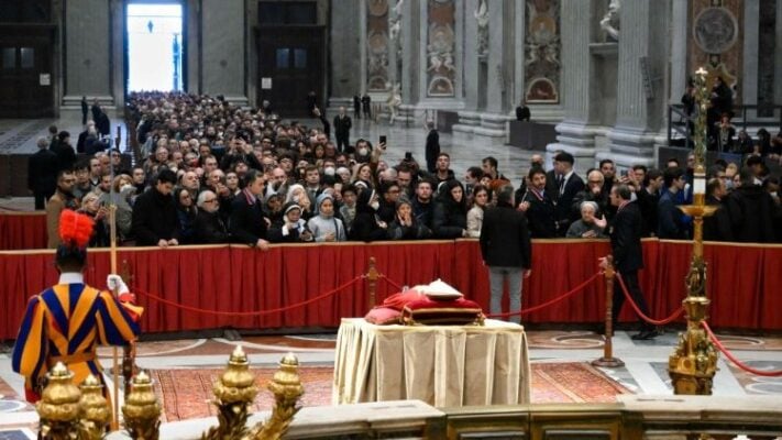 Capela da Basílica de São Pedro é aberta para último adeus a Bento XVI