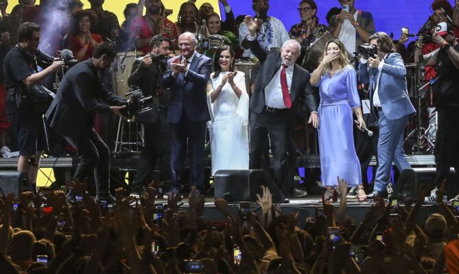 Festival do Futuro tem homenagens a Pelé, Elza Soares e Gal Costa; Lula discursou no evento
