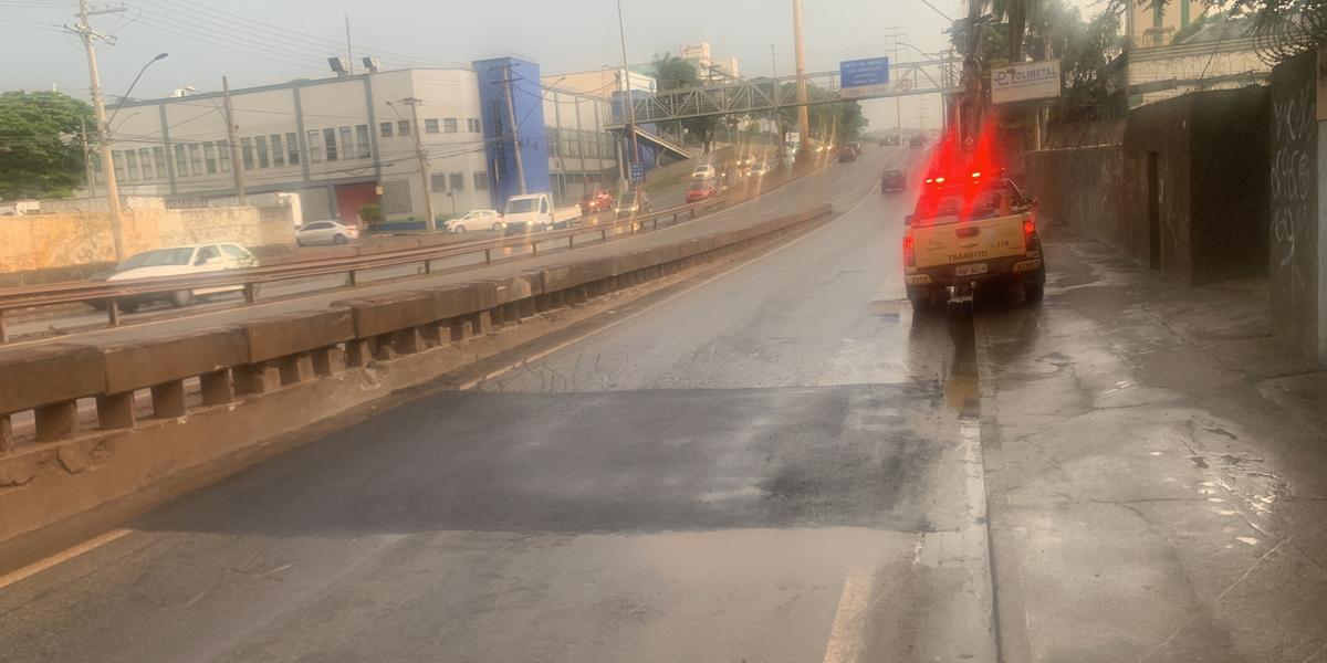 Avenida Cardeal Eugênio Pacelli tem trânsito liberado após cratera se abrir