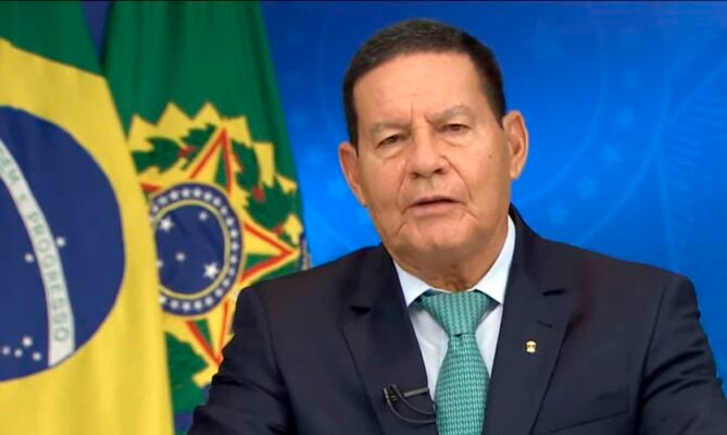 Hamilton Mourão: "Brasil muda de governo a partir de janeiro, mas não de regime"