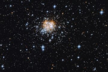 Nasa detecta buraco negro de categoria rara devorando estrela