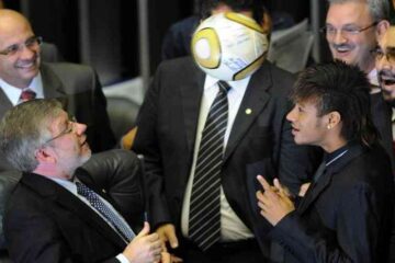 Bola autografada por Neymar desaparece após ataque bolsonarista em Brasília