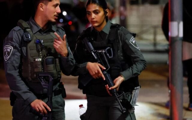 Adolescente palestino fere dois em Jerusalém, um dia após ataque com sete mortes