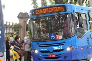 Moradores da RMBH protestam contra o aumento da tarifa na Praça Sete hoje (9)