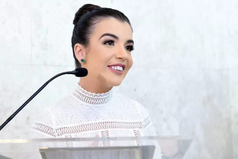 Deputada estadual mais nova do Brasil, Chiara Biondini é empossada na ALMG