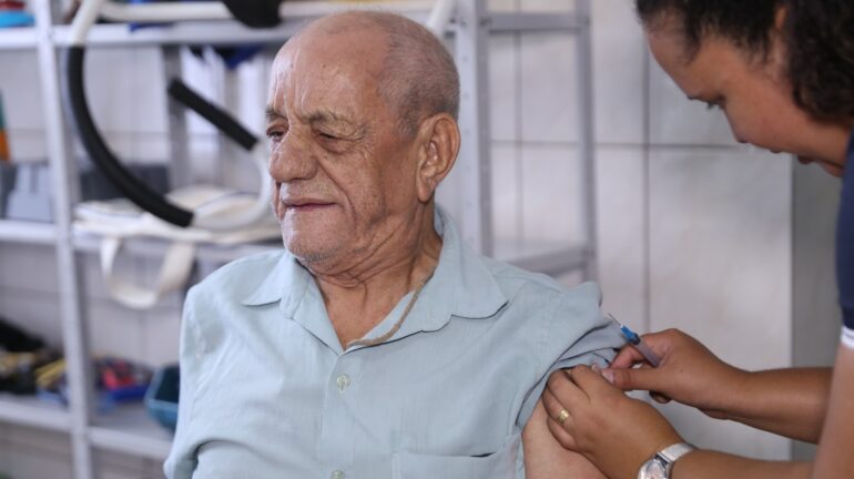 Fabriciano começa a aplicar vacina bivalente contra Covid-19