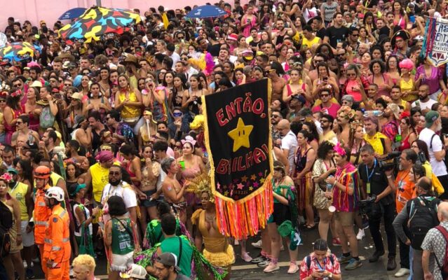 Carnaval de Belo Horizonte agita milhões de foliões neste sábado (18)