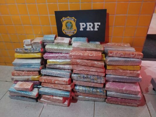 PRF apreende cerca de 100 kg de maconha em Monlevade