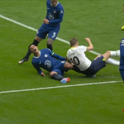 Thiago Silva sofre lesão ligamentar no joelho e vira desfalque no Chelsea