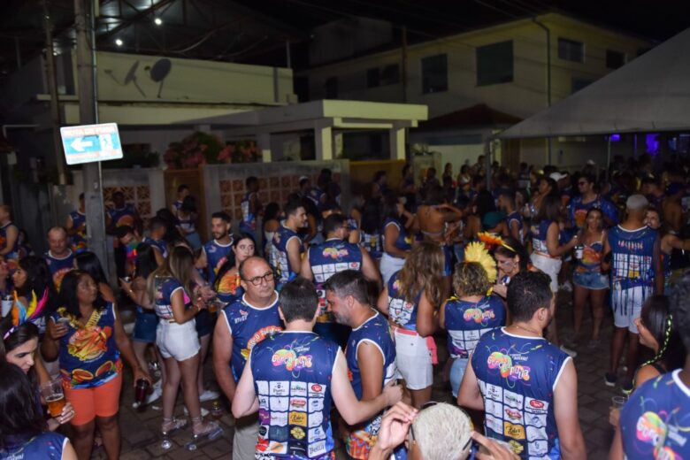 São Gonçalo fez a festa com blocos e bandas que contagiaram os foliões