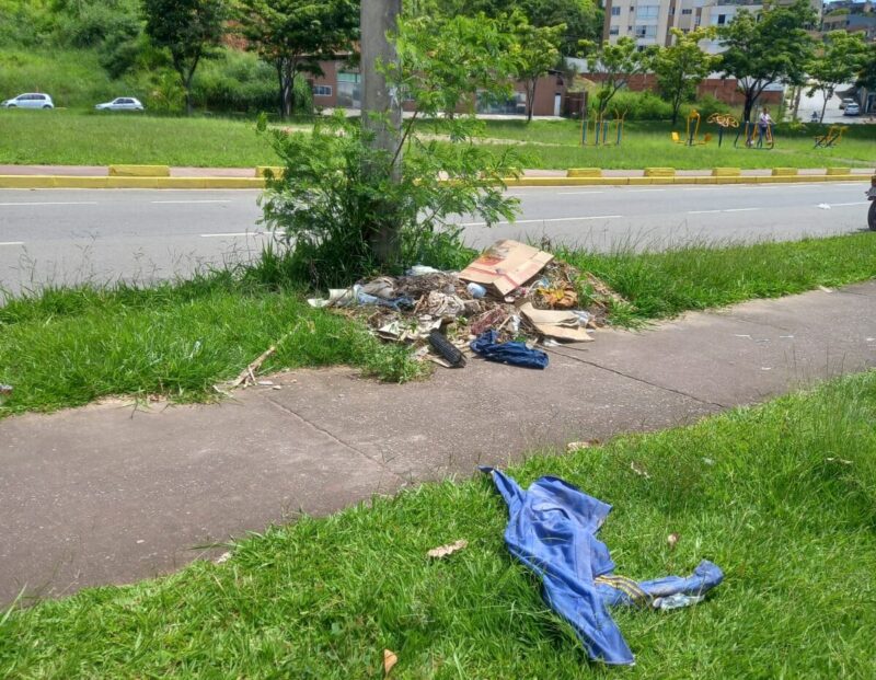 Moradores poderão receber recompensa por denunciar descarte irregular de lixo e entulho em Itabira