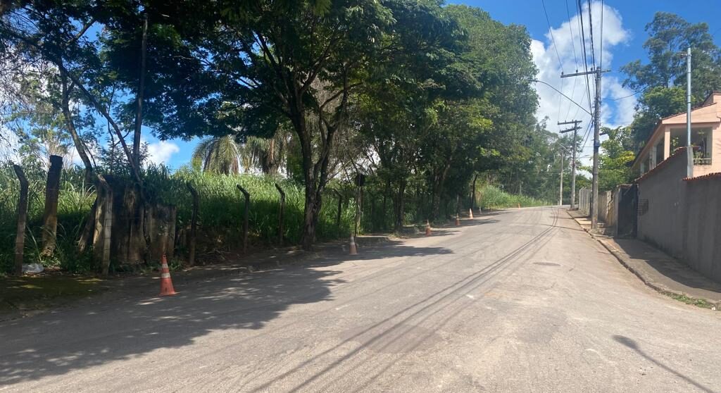 Itabira: após reclamações, Vale realiza limpeza de lote na Vila Paciência