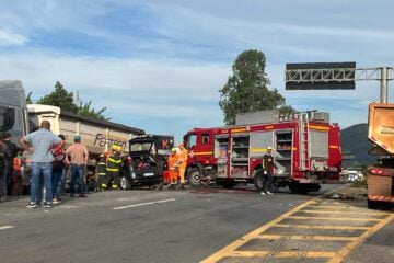 Colisão frontal deixa feridos e interdita BR-381 em Caeté