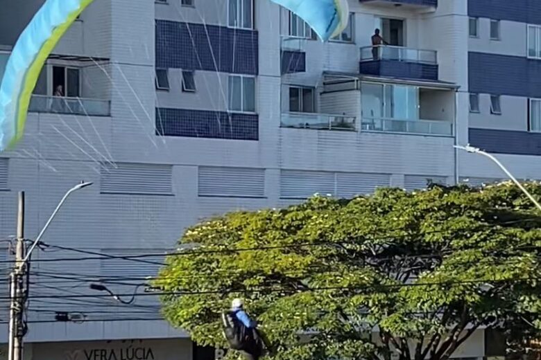 Saiba o motivo que levou o parapendista a pousar em uma árvore na Avenida Mauro Ribeiro