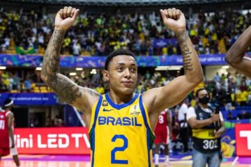 Yago, da seleção brasileira de basquete, é vítima de racismo em jogo na Espanha