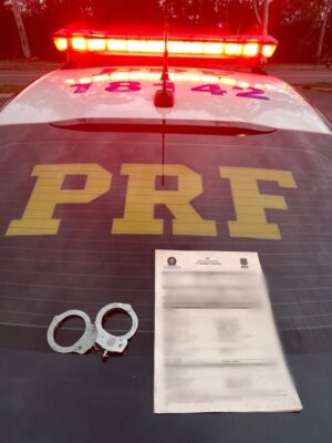 Polícia Rodoviária prende homem com mandado de prisão em aberto na BR 116, em Teófilo Otoni