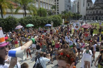 Quarta-feira de Cinzas ainda tem blocos nas ruas no Rio