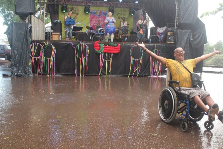 Carnaval: segunda-feira animada no bairro Campestre, em Itabira; confira a galeria de fotos