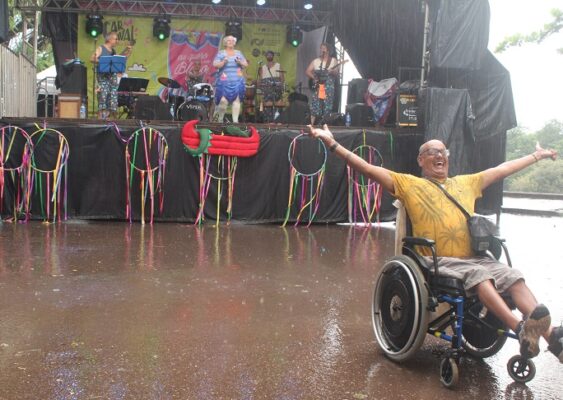 Vale bloco de Carnaval com chuva? Confira a previsão do tempo deste sábado