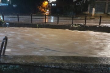 Belo Horizonte tem mais um dia de chuva forte e registro de pontos de inundação