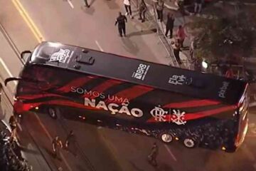 Flamengo embarca para o Mundial de Clubes nos braços da torcida; veja vídeo