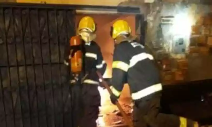 Homem ateia fogo na própria casa com filho cadeirante e neta dentro