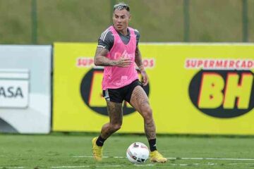 Eduardo Vargas será o 11° estrangeiro a completar 100 jogos pelo Atlético