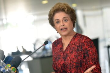 Sem Lula, Dilma viaja à China e assume cargo de presidente do banco dos Brics
