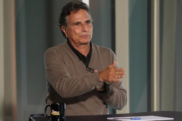 Nelson Piquet é condenado a pagar 5 milhões por racismo e homofobia contra Lewis Hamilton