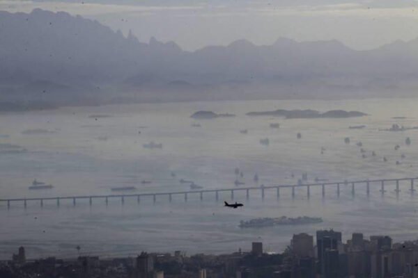 Policial militar morre atropelado na Ponte Rio-Niteroi após pane em veículo