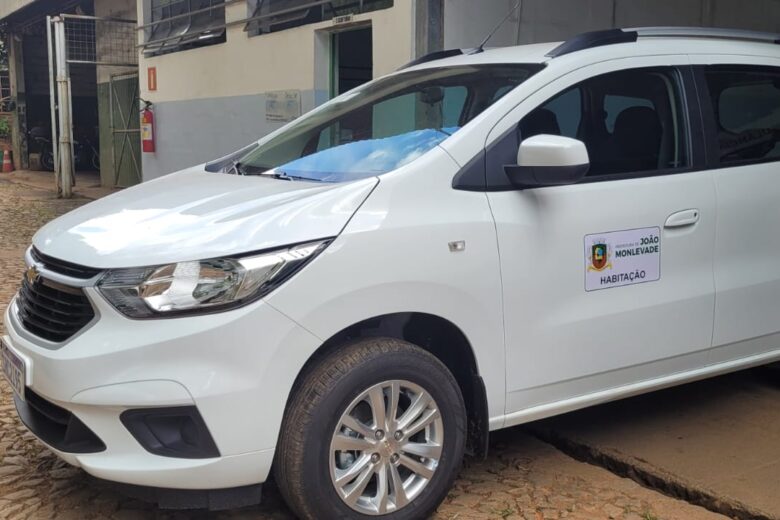 Prefeitura de Monlevade recebe veículo para setor de Habitação