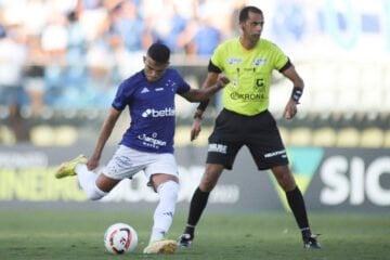 ”Valeu, América!”: Cruzeiro empata com Democrata-SL e pega Coelho na semifinal