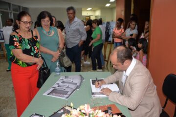 Prefeitura de São Gonçalo lança fotobiografia de padre João