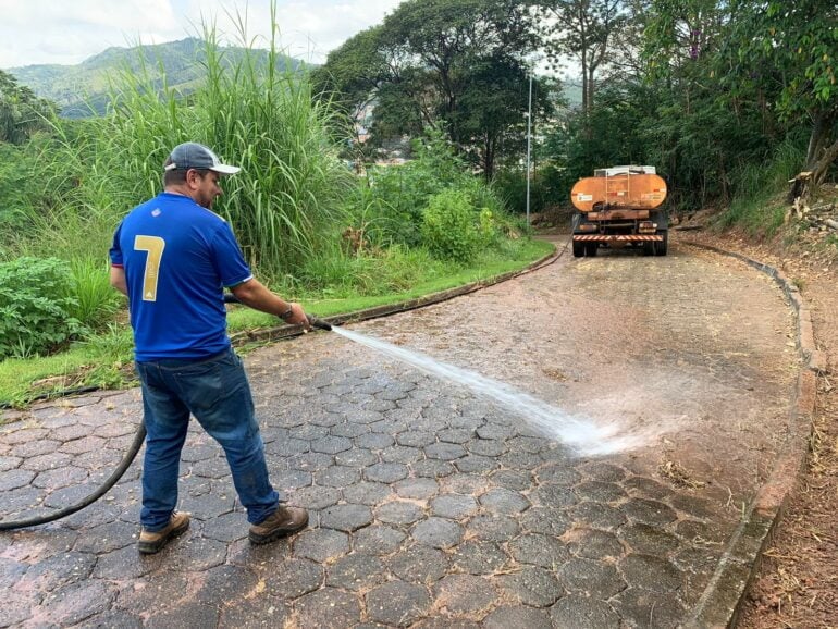 Mutirão no Areão recolhe 30 caminhões de resíduos de roçada, lixo e entulho