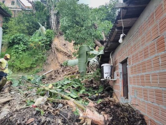 Chuva em Manaus causa deslizamento e deixa ao menos oito mortos