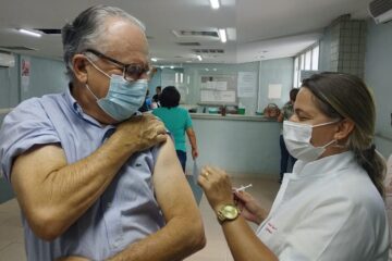 Vacinação bivalente para idosos a partir de 70 anos continua hoje em Monlevade
