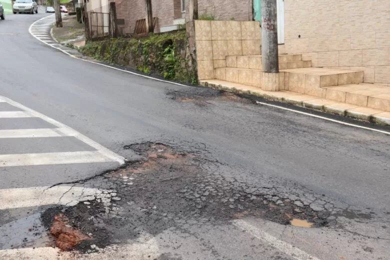 Atenção: rua Tabelião Valdemar de Alvarenga Lage é interditada para obras