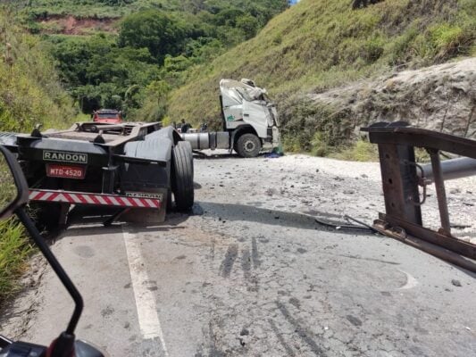 Acidente na manhã desta sexta-feira interdita a MGC-120, entre Itabira e Nova Era