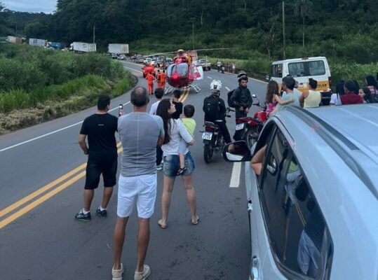 Após grave acidente, tráfego é liberado na BR-381; há registro de congestionamentos nos dois sentidos