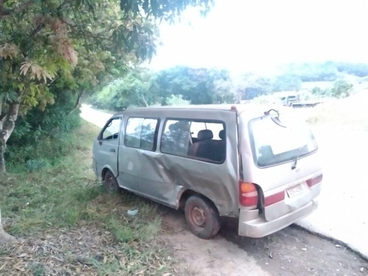 Colisão entre carro e van deixa um ferido na MG-434