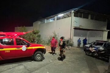 Motoqueiro tenta fugir da PM e despenca de barranco em Itabira