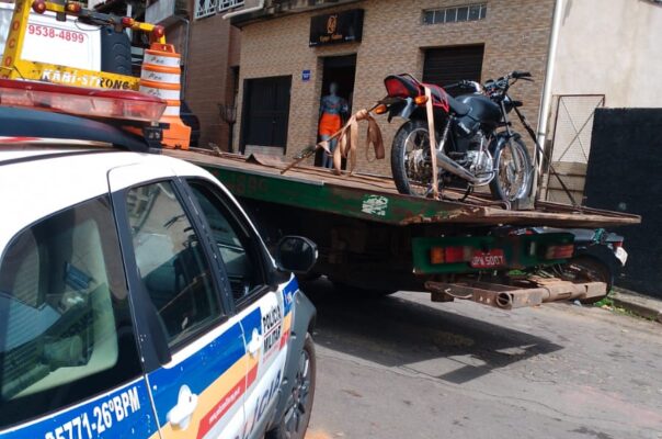 motocicleta-com-placa-do-grau-e-apreendida-no-pedreira