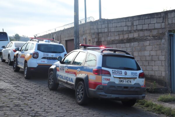 Polícia prende dupla por tráfico de drogas em Santa Bárbara