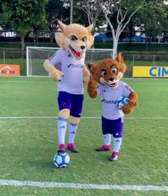 raposão e raposinho, mascotes do Cruzeiro