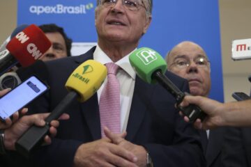 Novo arcabouço fiscal considerará superávit e dívida, diz Alckmin