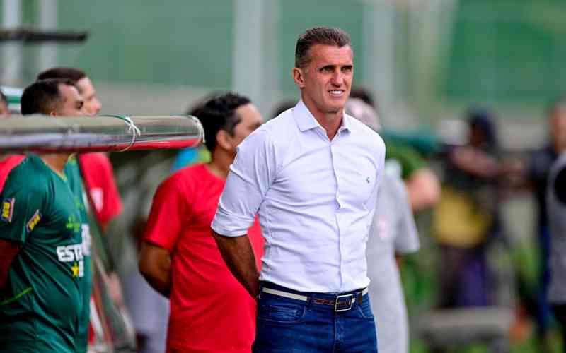 Mancini define escalação do América para jogo contra Tombense